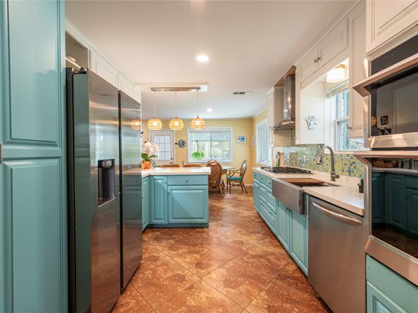 1902 Port Royal Drive, Nassau Bay TX 77058