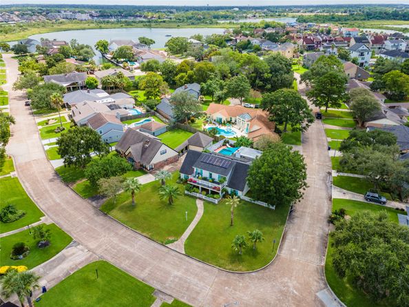1902 Port Royal Drive, Nassau Bay TX 77058
