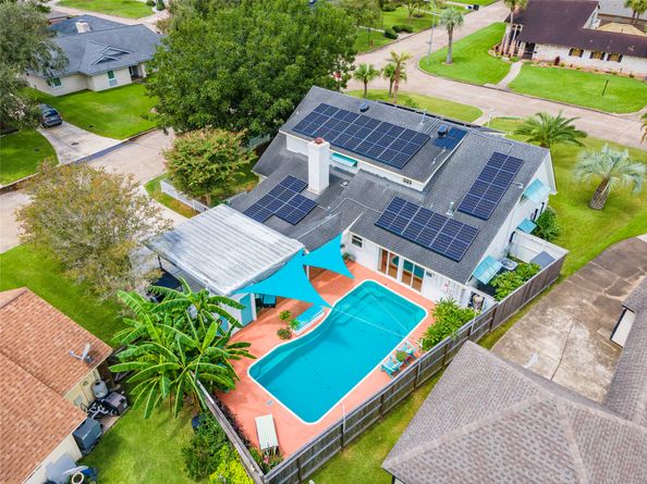 1902 Port Royal Drive, Nassau Bay TX 77058