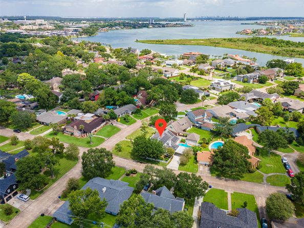 1902 Port Royal Drive, Nassau Bay TX 77058