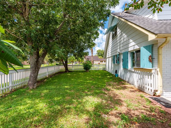 1902 Port Royal Drive, Nassau Bay TX 77058