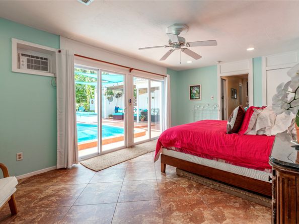 1902 Port Royal Drive, Nassau Bay TX 77058