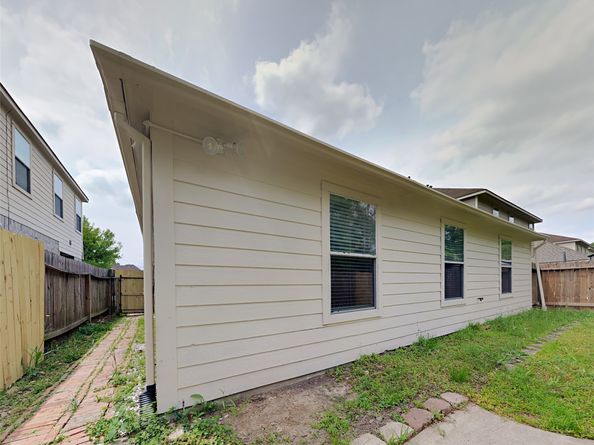 2343 Village Leaf Drive, Spring TX 77386