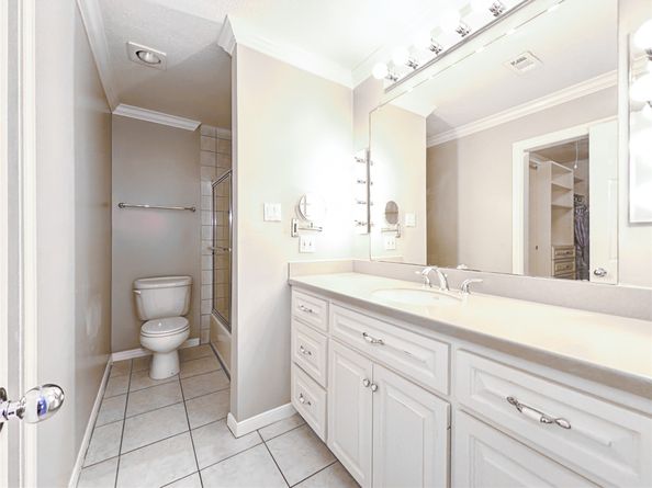 701 Bering Drive 1603, Houston TX 77057