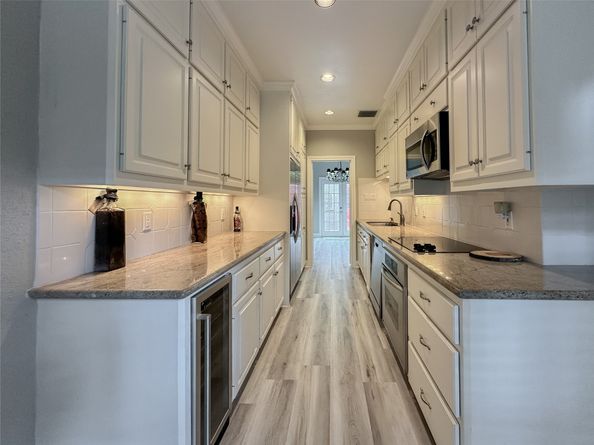 701 Bering Drive 1603, Houston TX 77057