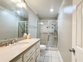 701 Bering Drive 1603, Houston TX 77057