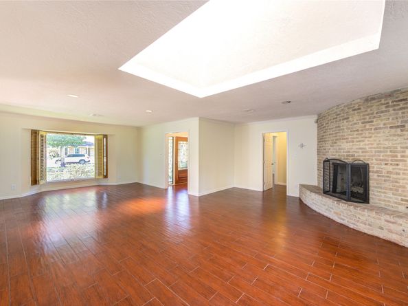 5418 Winding Way Drive, Houston TX 77091