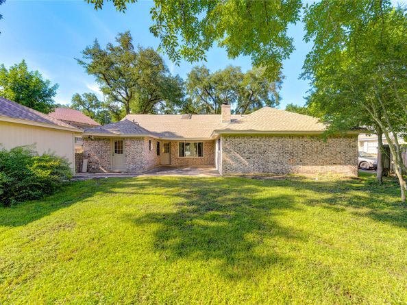 5418 Winding Way Drive, Houston TX 77091