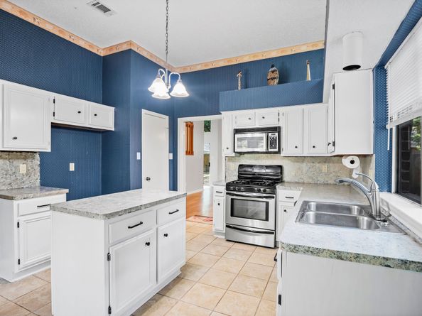 22 S Rain Forest Court, The Woodlands TX 77380