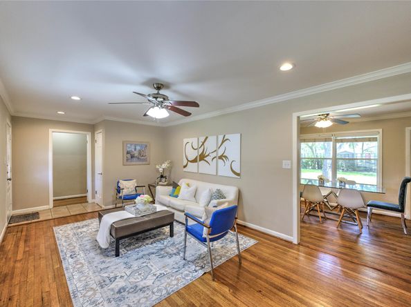 6817 Roos Road, Houston TX 77074