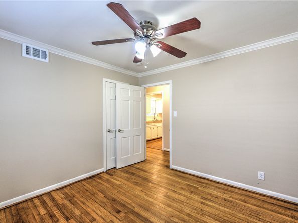 6817 Roos Road, Houston TX 77074