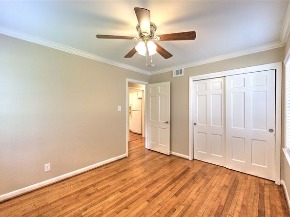 6817 Roos Road, Houston TX 77074