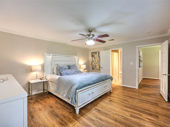 6817 Roos Road, Houston TX 77074