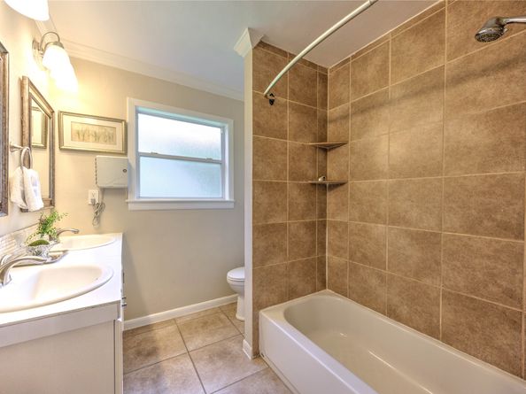 6817 Roos Road, Houston TX 77074