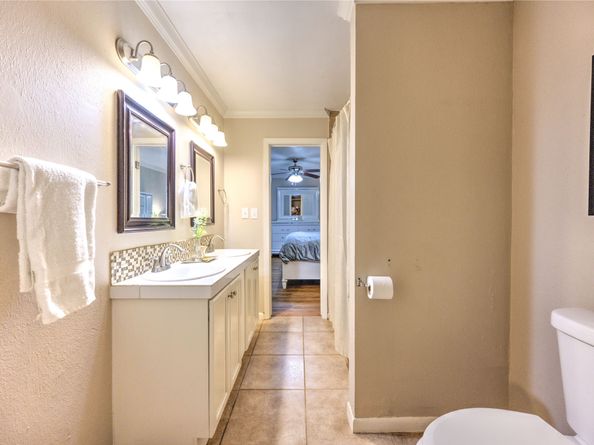 6817 Roos Road, Houston TX 77074