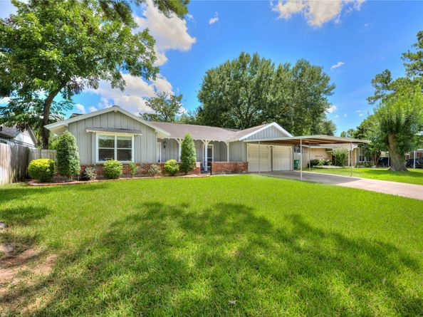 6817 Roos Road, Houston TX 77074