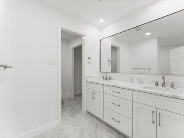 2822 Briarhurst Drive 44, Houston TX 77057