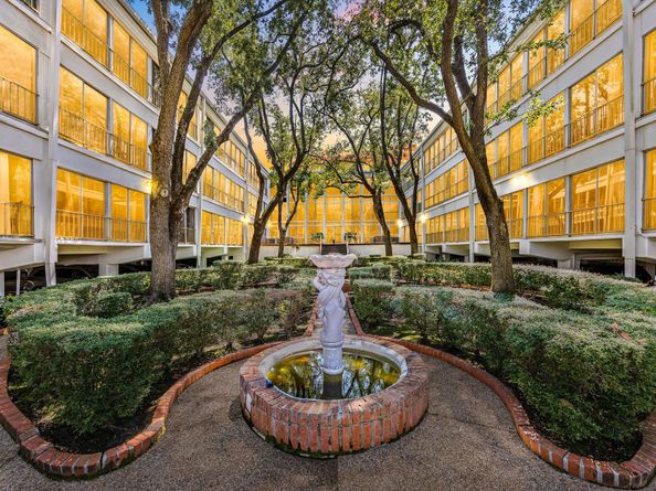 5050 Ambassador Way 112, Houston TX 77056
