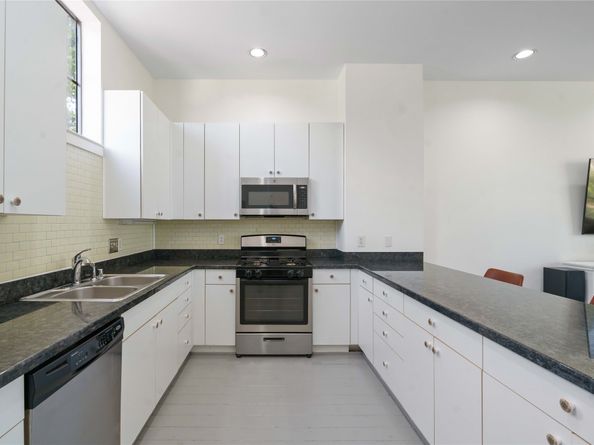 939 Colorado 20, Houston TX 77007