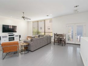 939 Colorado 20, Houston TX 77007