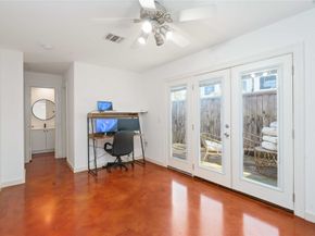 939 Colorado 20, Houston TX 77007