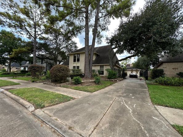 8826 Heatherly Drive, Houston TX 77083