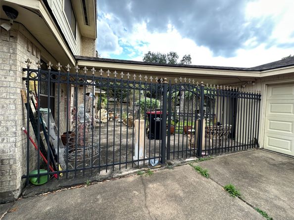 8826 Heatherly Drive, Houston TX 77083
