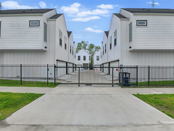 9902 Clark Road I, Houston TX 77076