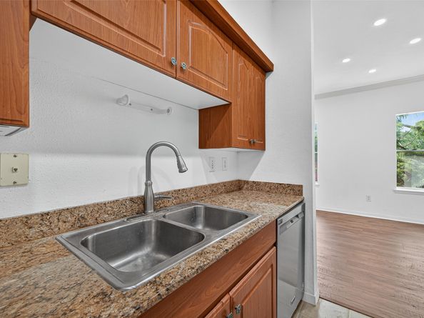 4041 Drake Street 203, Houston TX 77005