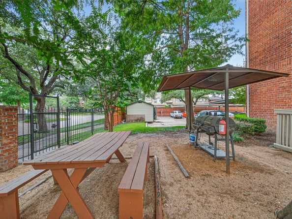 4041 Drake Street 203, Houston TX 77005