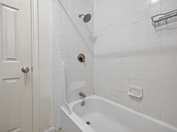 4041 Drake Street 203, Houston TX 77005