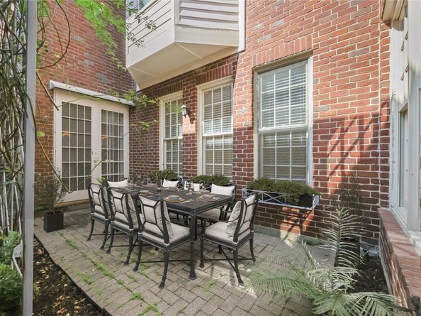 3350 Maroneal Street, Houston TX 77025
