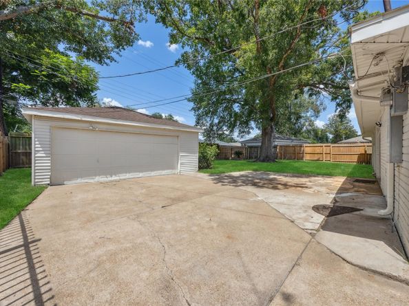5430 Yarwell Drive, Houston TX 77096