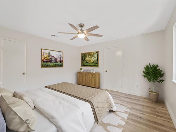 7 Starrush Court, The Woodlands TX 77380