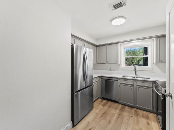 7 Starrush Court, The Woodlands TX 77380