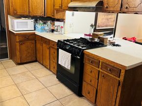 10313 E Blades Street, Houston TX 77016