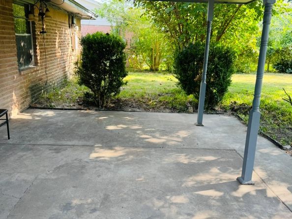 10313 E Blades Street, Houston TX 77016