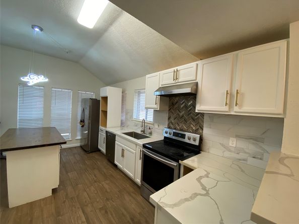 4803 Shadowdale Drive, Houston TX 77041