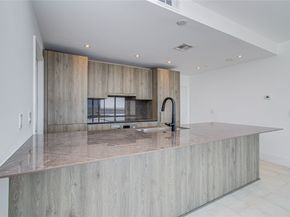 1701 Hermann Drive 20D, Houston TX 77004