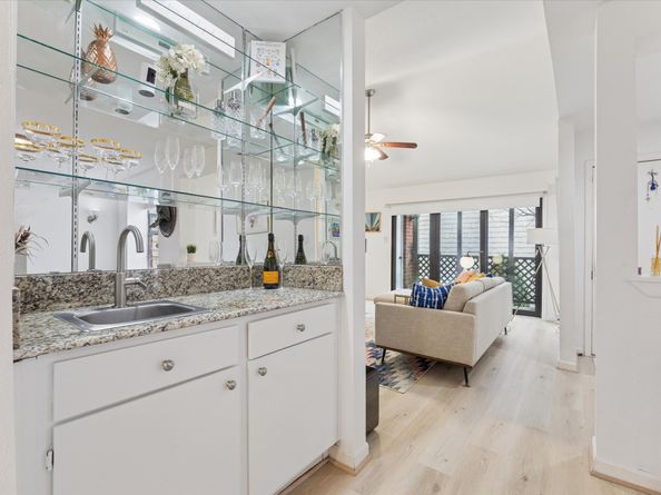 2829 Timmons Lane 184, Houston TX 77027