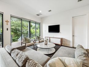 1010 Waltway Drive, Houston TX 77008