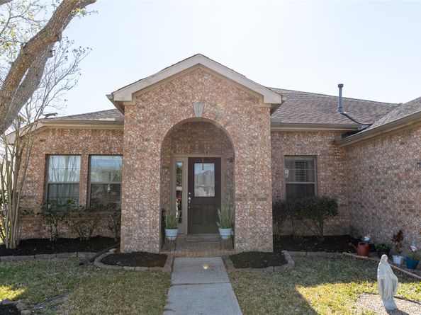 16715 Bending Creek Ln, Friendswood TX 77546