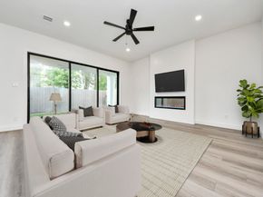 1422 Caywood Lane B, Houston TX 77055