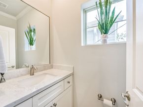 1040 W 26th Street E, Houston TX 77008