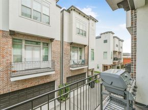 1040 W 26th Street E, Houston TX 77008