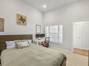 1040 W 26th Street E, Houston TX 77008