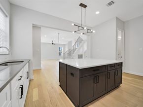 2206 Lou Ellen Lane C, Houston TX 77018