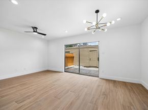 11840 Barryknoll Lane 8, Houston TX 77024