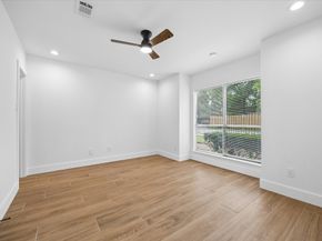 11840 Barryknoll Lane 8, Houston TX 77024