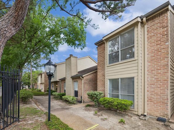 11840 Barryknoll Lane 8, Houston TX 77024